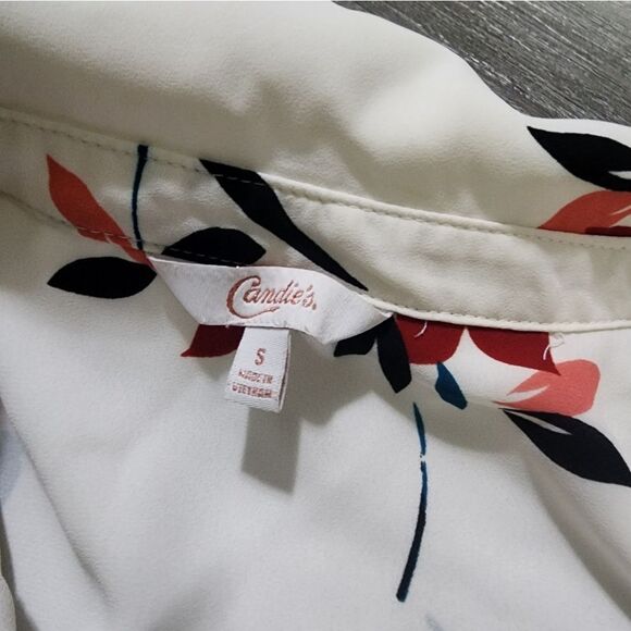 Floral white long sleever button up - Picture 3 of 4